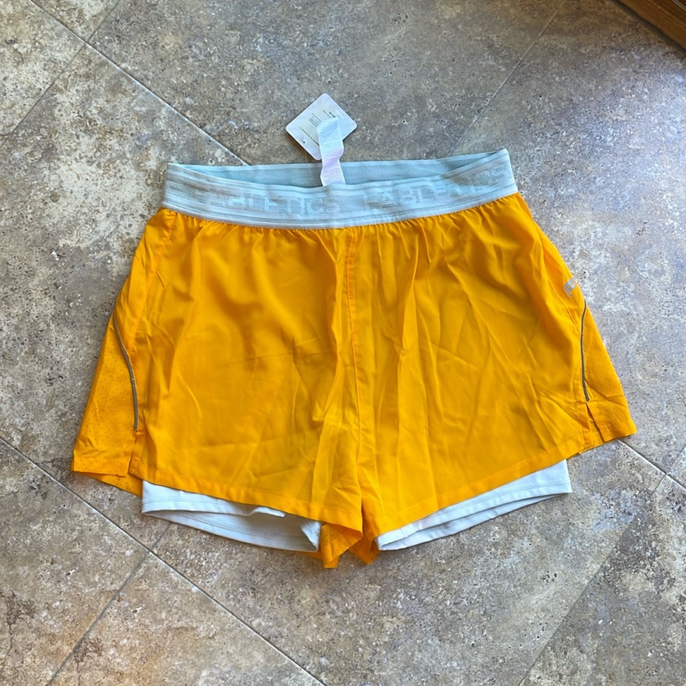 NWT women’s XL Fabletics 5” perforated run shorts - built in compression shorts.
